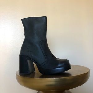 VTG JEFFREY CAMPBELL BLACK SQUARE PLATFORM BOOT